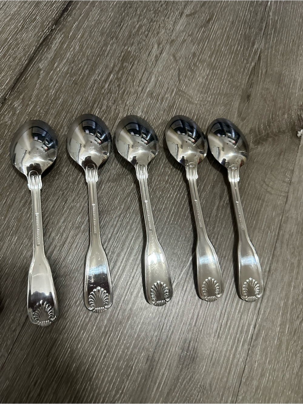 Classic Shell-Pattern Stainless Steel Flatware Set - Silver - Picture 8 of 10